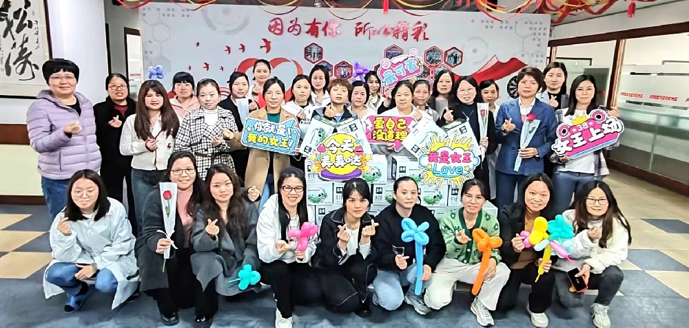 女性同胞們，節(jié)日快樂！